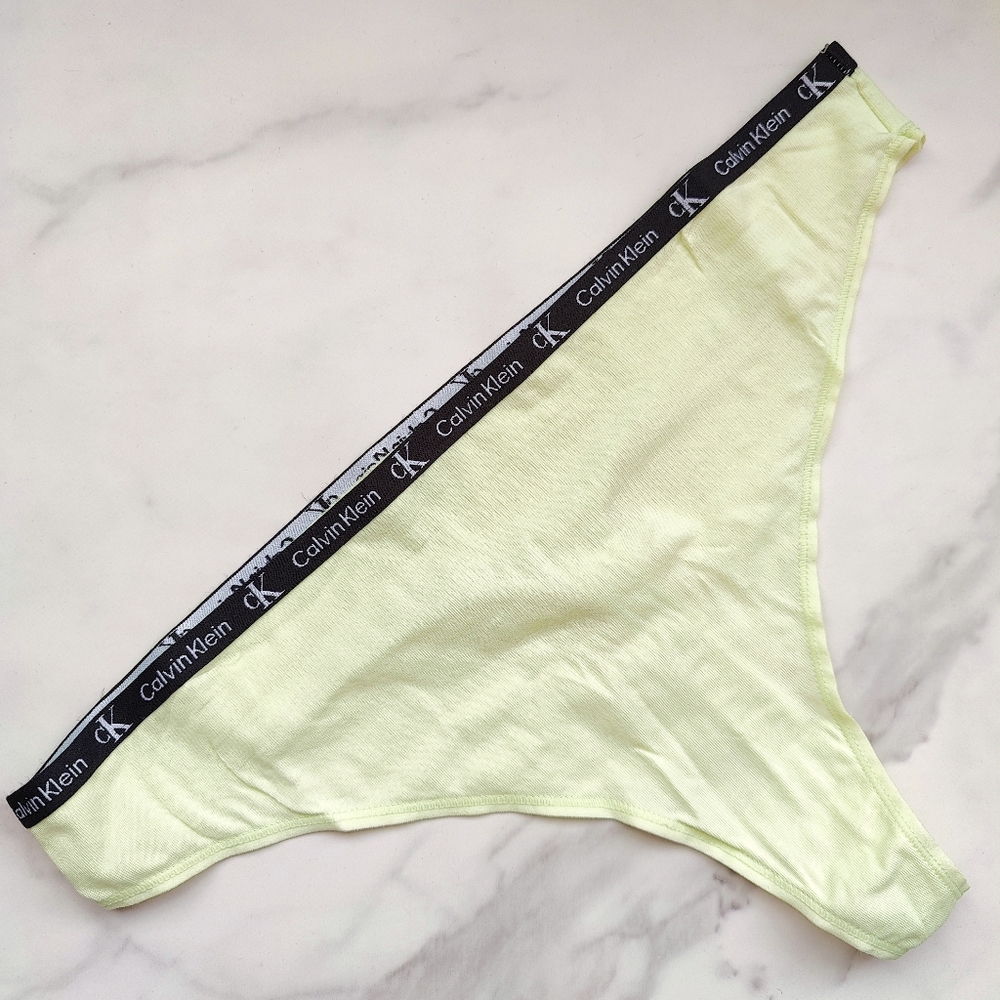 NWOT CALVIN KLEIN 1996 COTTON STRETCH MODERN THONG PANTY IN SPRING ONION SIZE EX